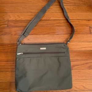 Women’s Baggallini purse